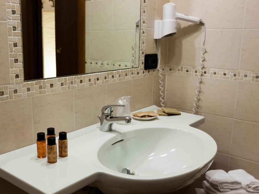 Locanda Del Parco Hotel Colledara Zimmer foto