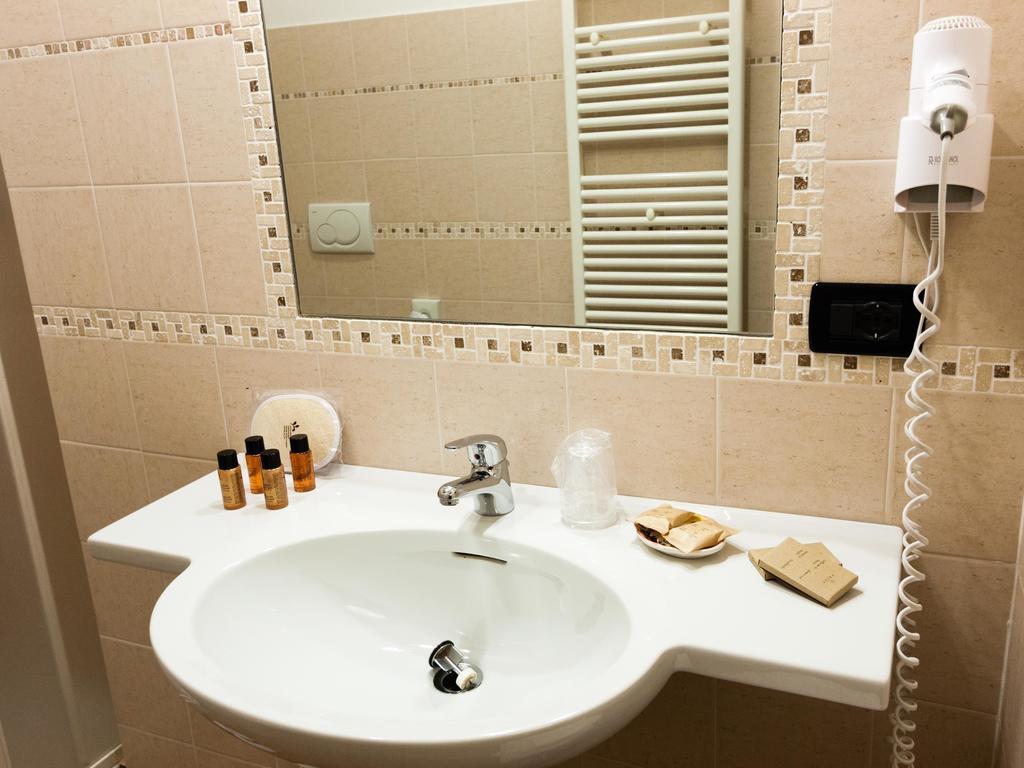Locanda Del Parco Hotel Colledara Zimmer foto